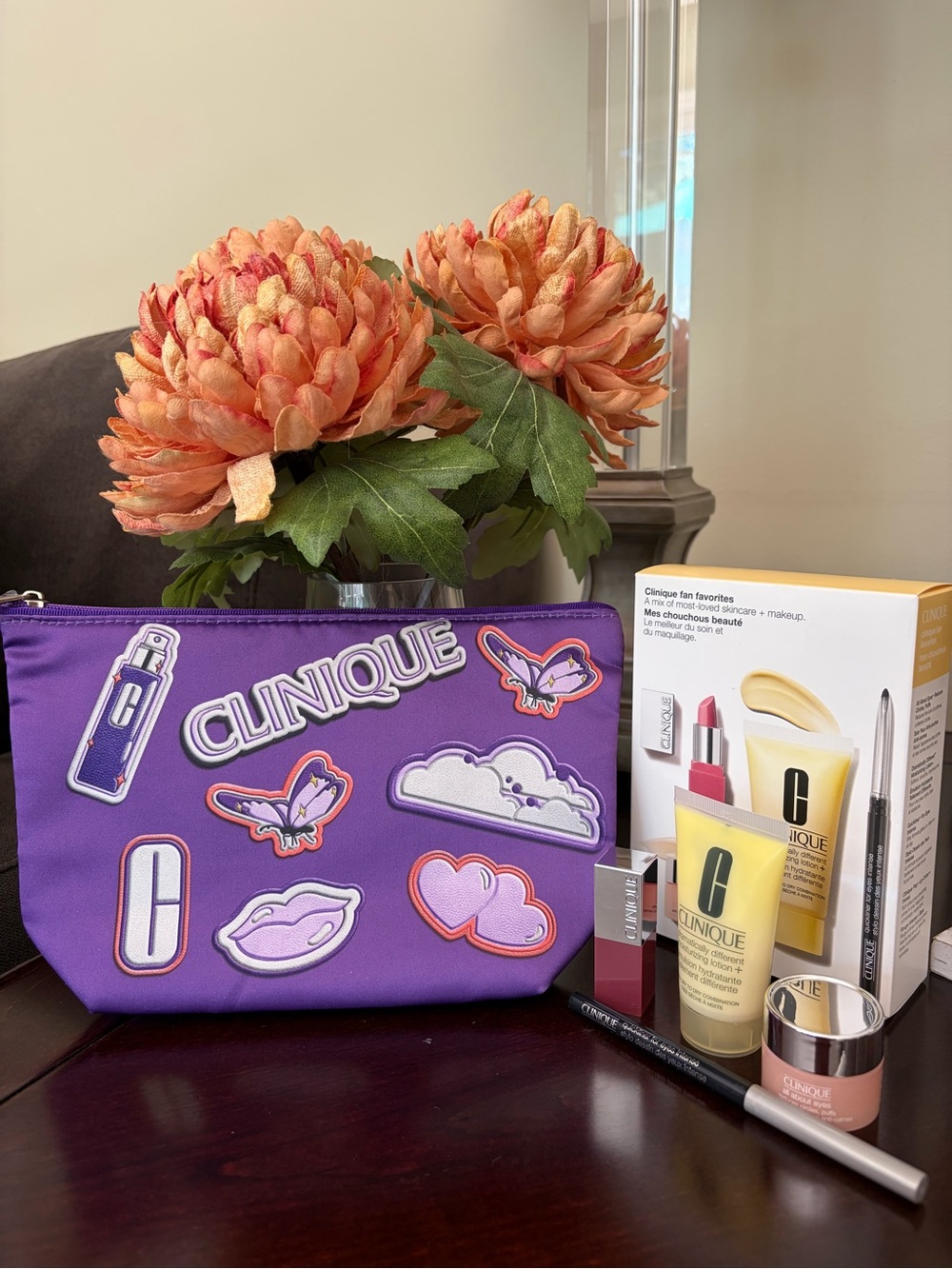 NWT Clinique 5 piece bundle choose purple or pink bag bundle